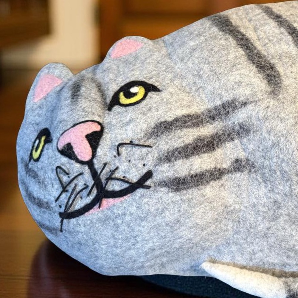 World Travelers Collection NWT Gray Wool Felted Huge Cozy Cat Cave Bed - Picture 2 of 11